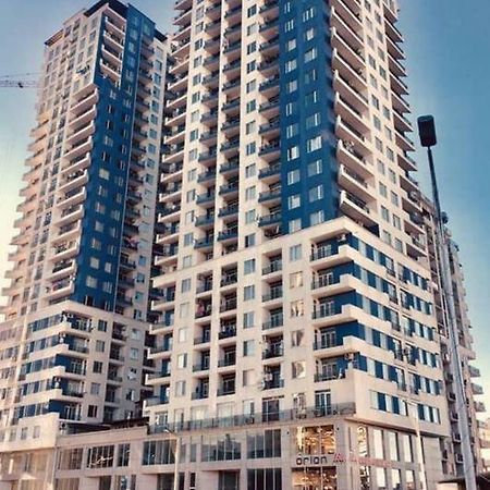 Luxure Apartments Batumi Bagian luar foto