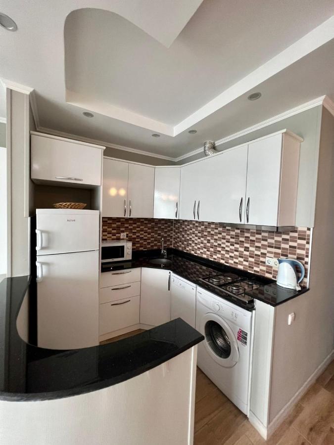 Luxure Apartments Batumi Bagian luar foto