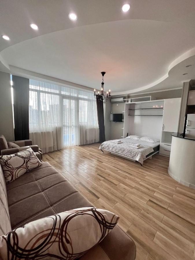 Luxure Apartments Batumi Bagian luar foto