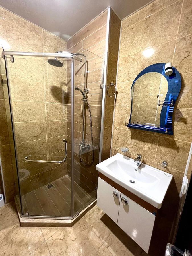 Luxure Apartments Batumi Bagian luar foto