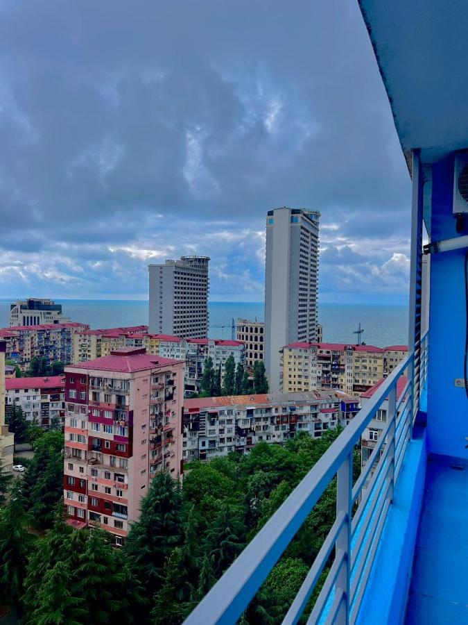 Luxure Apartments Batumi Bagian luar foto