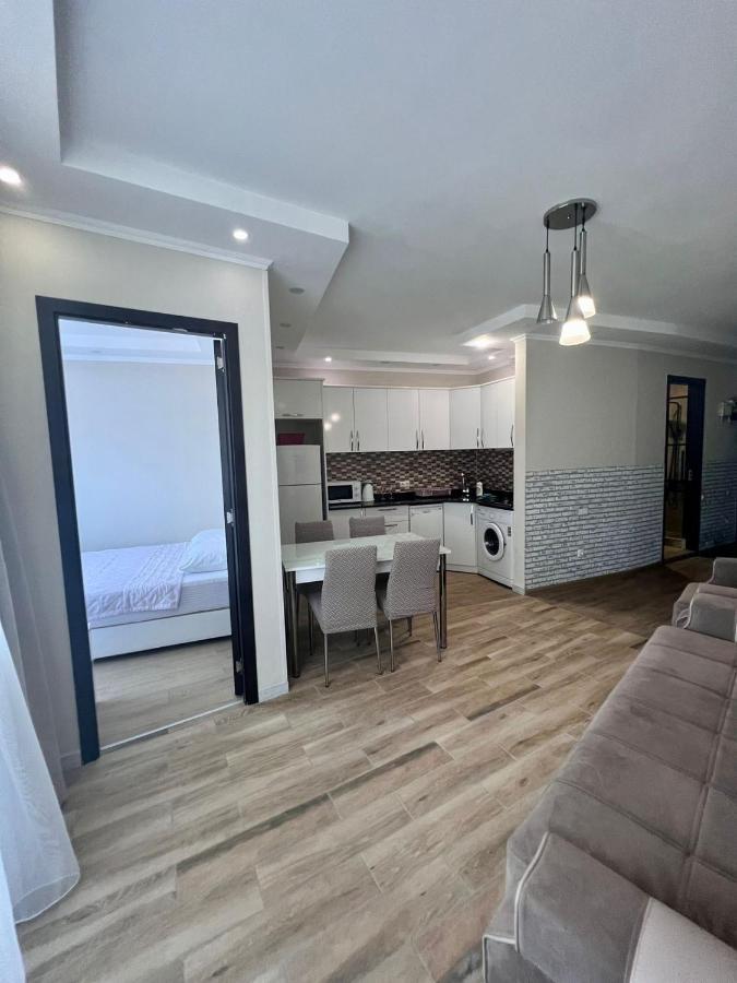 Luxure Apartments Batumi Bagian luar foto