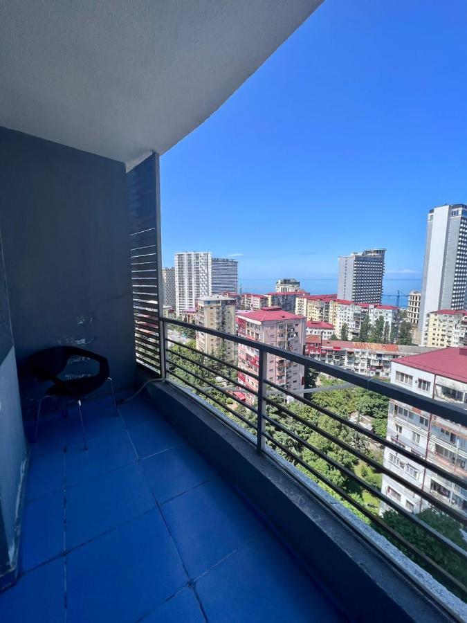 Luxure Apartments Batumi Bagian luar foto