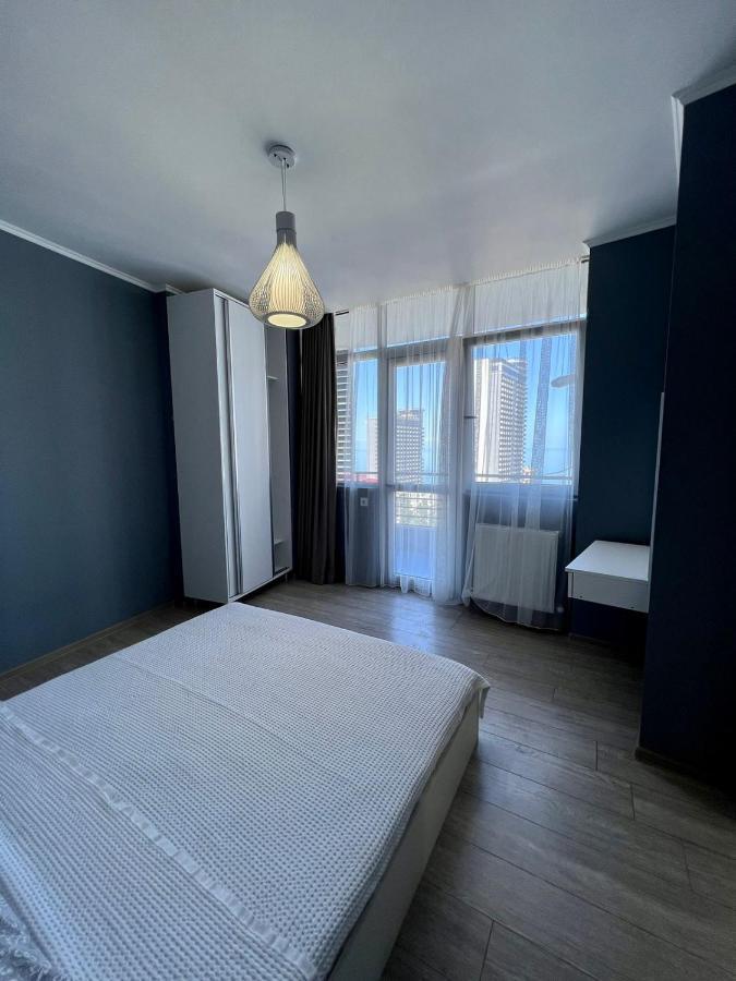 Luxure Apartments Batumi Bagian luar foto