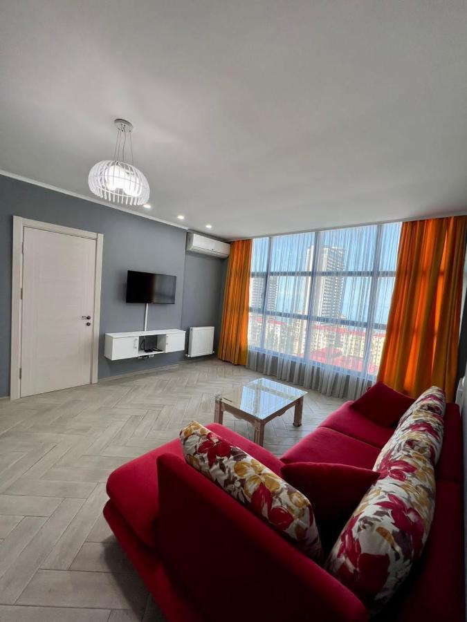 Luxure Apartments Batumi Bagian luar foto