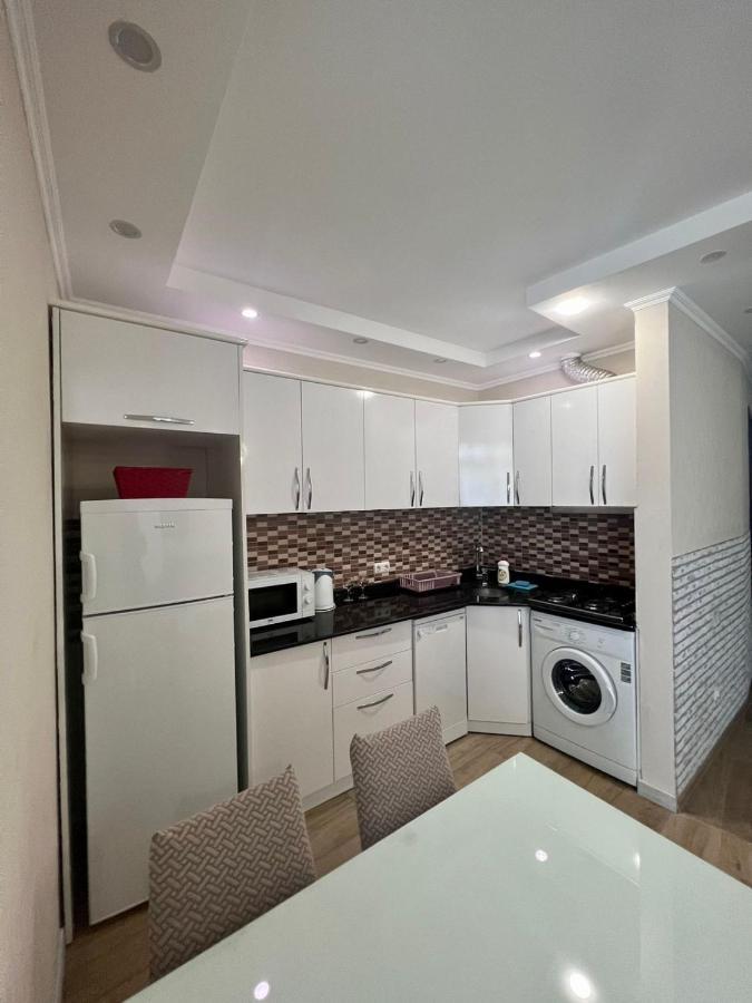 Luxure Apartments Batumi Bagian luar foto
