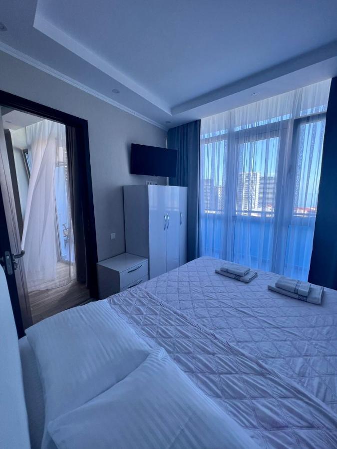 Luxure Apartments Batumi Bagian luar foto