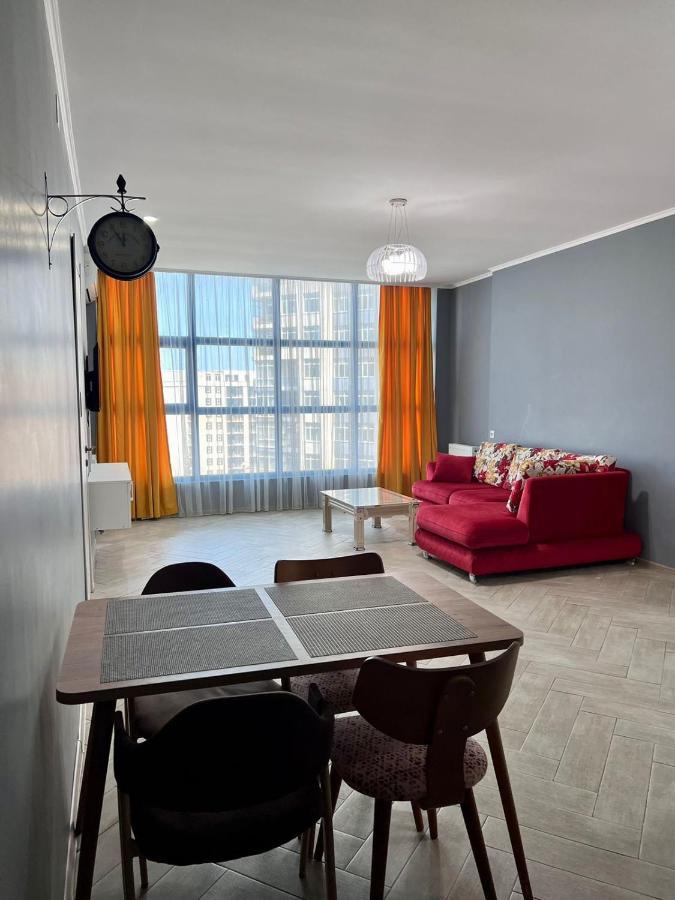 Luxure Apartments Batumi Bagian luar foto