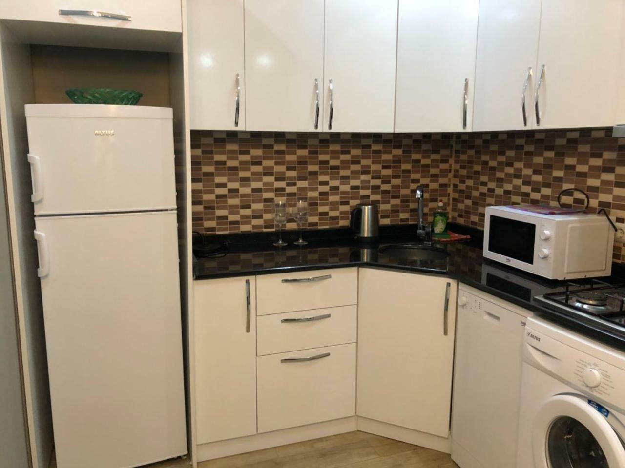Luxure Apartments Batumi Bagian luar foto