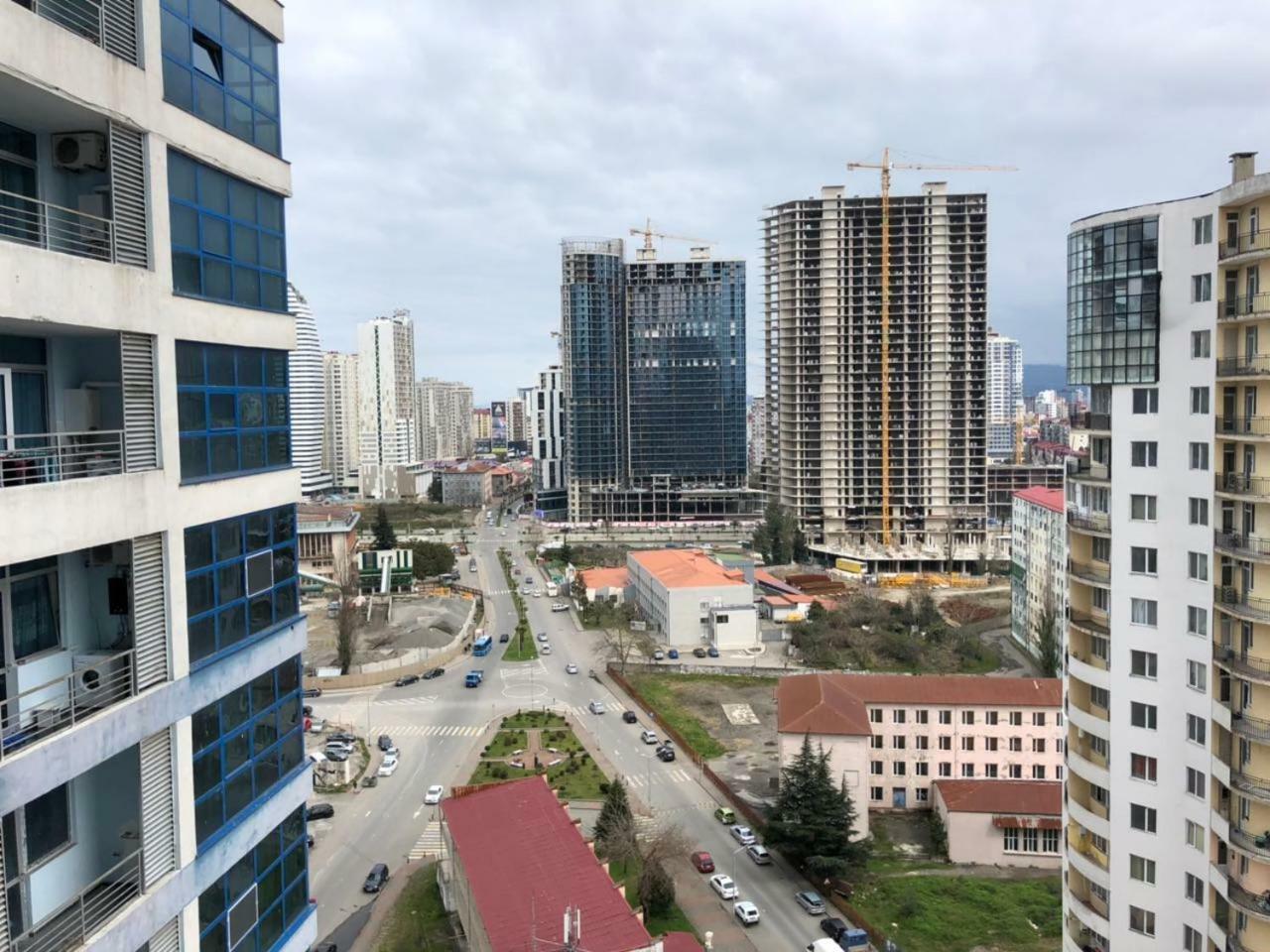 Luxure Apartments Batumi Bagian luar foto