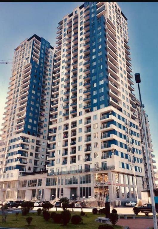 Luxure Apartments Batumi Bagian luar foto